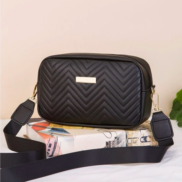 ⚠️Clearance Mini Black Chevron Quilted Crossbody Bag - Picture 3 of 5